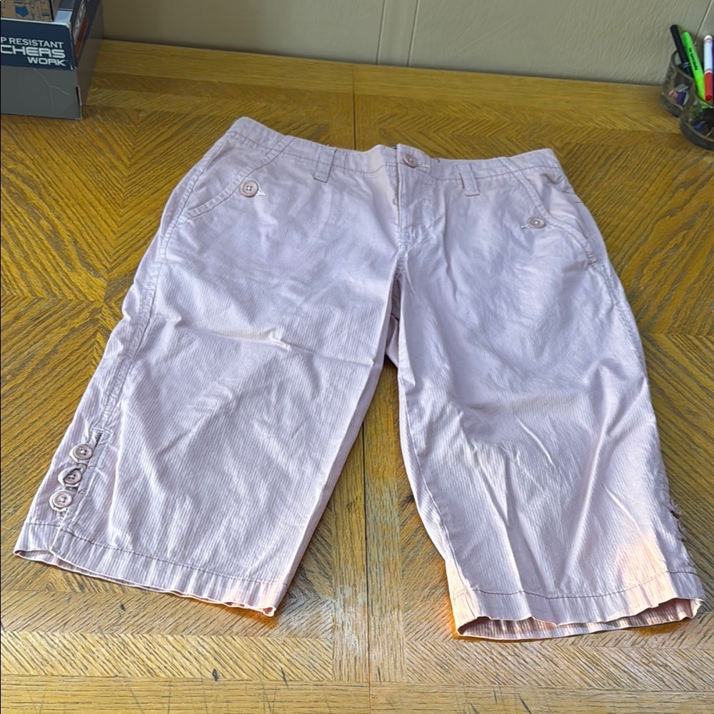 Gloria Vanderbilt Women's Pink Shorts - Picture 2 of 12